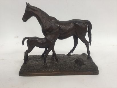  Bronze, "Mare and her Foal" H27cm L27cm W15cm