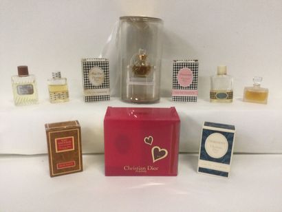 null Collection de 10 miniatures de parfum pour la marque GUERLAIN certaines dans...