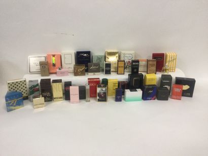 null Collection de 43 miniatures de parfum : Cerruti, Gucci, Lacoste, Dolce et Gabbana,...