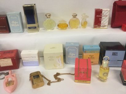 null Collection d'environ 38 miniatures de parfum : Dior, Mugler, Yves St Laurent,...