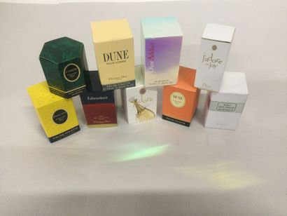 null Collection de 9 miniatures de parfum pour la marque DIOR dans leurs boites et...