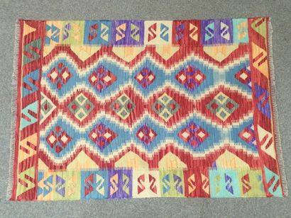 null TAPIS d'Orient Kilim en laine à decor de motifs géométriques, dim. 171 x 122...