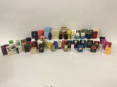 null Collection d'environ 57 miniatures de parfum : Armani, Paco Rabanne, Van Cleef,...