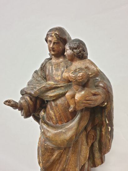 null SCULPTURE en bois polychrome figurant une Vierge à l'enfant, époque XVIIIème,...