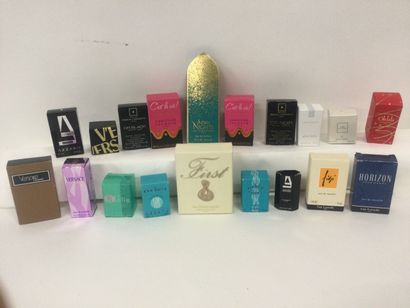 null Collection de 19 miniatures de parfum : Van cleef, Azzaro, Christian Lacroix,...