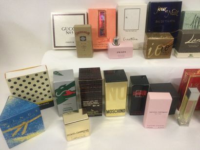 null Collection de 43 miniatures de parfum : Cerruti, Gucci, Lacoste, Dolce et Gabbana,...