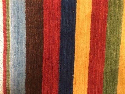 null TAPIS LOOM en laine à décor de rayures , dim. 185 x 125 cm.