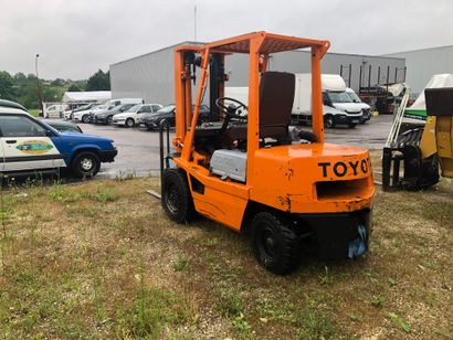 null CHARIOT ÉLÉVATEUR TOYOTA diesel année 1982 capacité 3 tonnes