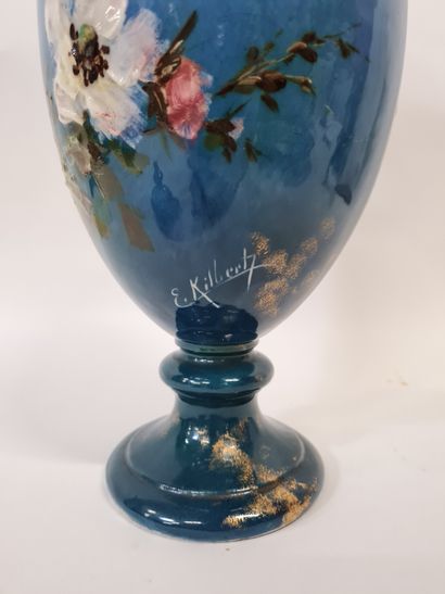 null LONGWY par Emmanuel KILBERT, Vase couvert en faïence de forme balustre à décor...