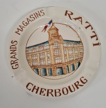 null LONGWY, Cendrier publicitaire "Grand Magasins RATTI Cherbourg", décor polychrome...