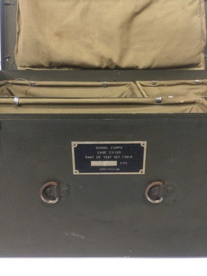 null Caisse militaire U.S époque WW2, caisse de matériel Radio de l'armée américaine...