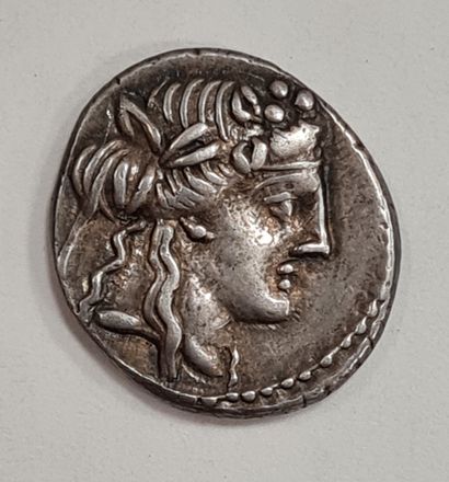 null REPUBLIQUE ROMAINE - VOLTEIA - Denier argent - A/ Tête de Liber ou de Bacchus...