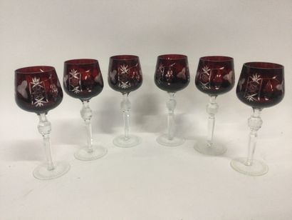 Service de 6 verres à vin en cristal coloré...
