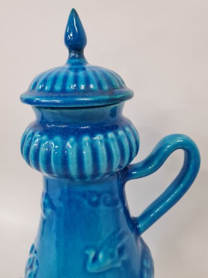 null LONGWY, Fontaine de table émaillée bleu, H. 42 cm.