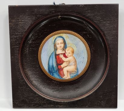 null Miniature sur ivoire représentant une vierge à l'enfant, signature indéterminée...