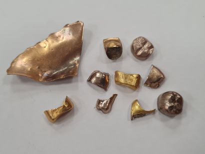 null Lot d'or dentaire et débris d'or jaune 18k (750/°°), poids brut : 14g