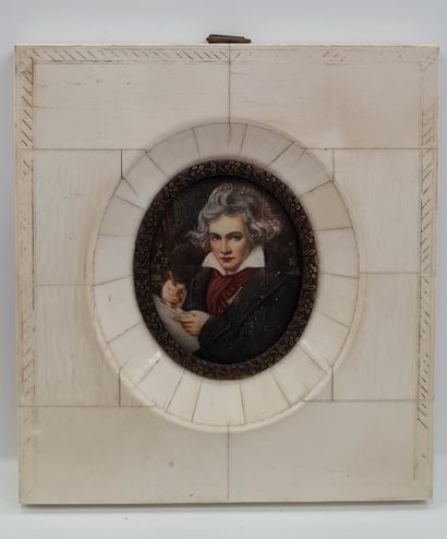 null Miniature ovale sur ivoire, portrait présumé du compositeur Hector Berlioz,...
