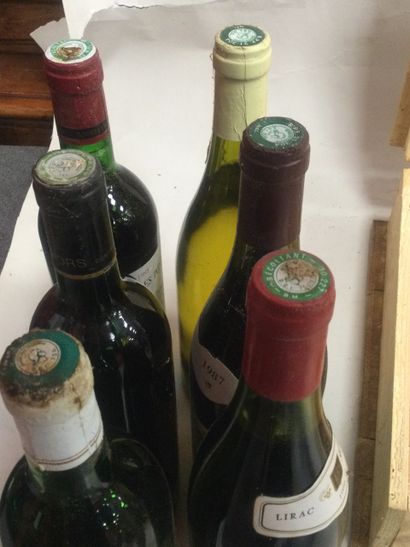 null coffret 6 bouteilles dépareillées : 1 bourgogne 1987 Roux père et fils , 1 bourgogne...