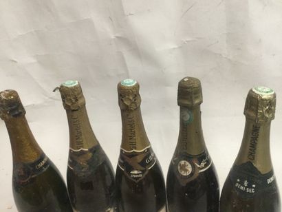 null 5 bouteilles VIEUX CHAMPAGNE : 2 G.H MARTEL&Co , 1 DE CASTELLANE, 1 FRANCE LEMASSON...