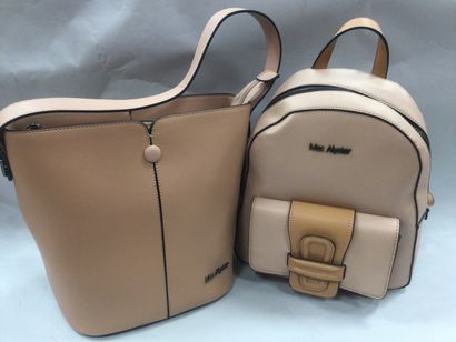 null Mac Alyster, lot de sacs à mains dont un sac à dos et un porté épaule beige,...