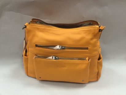 null Mac Alyster, sac à mains porté bandoulière en cuir jaune, ht. 26 cm
