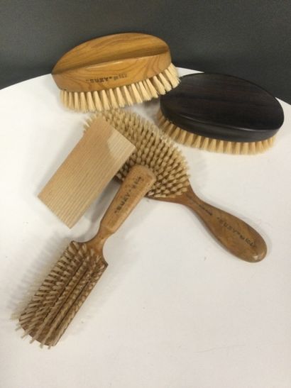 null Suzy, lot de brosses comprenant : une brosse à habit manche massif olivier,...