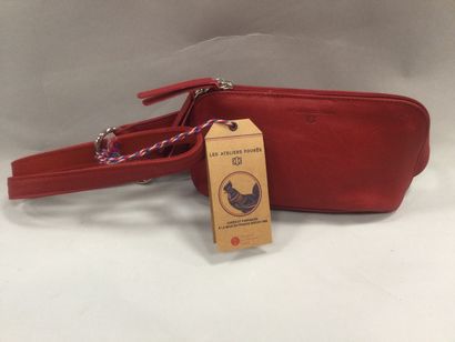 null Les ateliers fourés, sac ceinture en cuir de vachette rouge, l. 22 cm