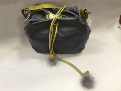 null Brontibay, sac en toile gris et cuir vert olive, ht. 20 cm