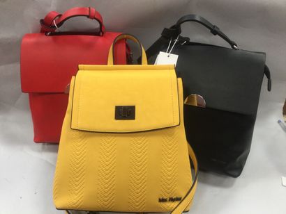 null Mac Alyster, lot de 3 sacs à dos noir, rouge et jaune, ht. 30 cm