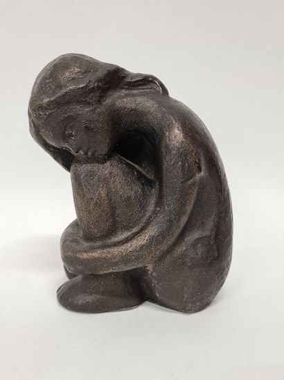 null Austin PRODING (XX), Sculpture en plâtre patiné figurant une femme reposant...