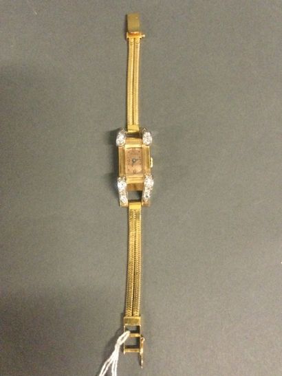 null BREITLING : montre de dame en or jaune 18k, cadran rectangulaire, boîtier agrémenté...