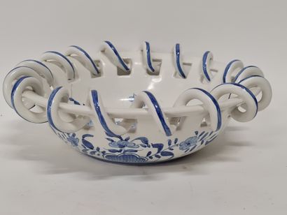 null Faïencerie d'art de Malicorne, Earthenware bowl with openwork rim decorated...
