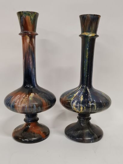 null Pair of earthenware decanters with polychrome glazed decoration, first half...