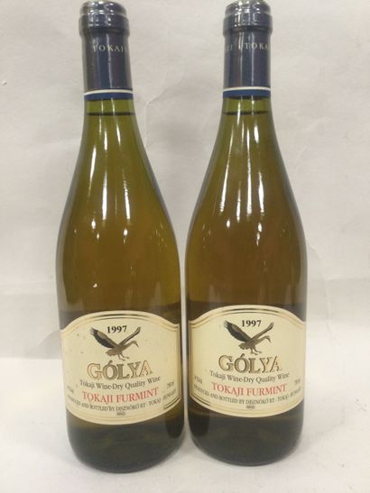 null Un Lot de 2 Bouteilles de Golya Tokaji Furmint, Blanc, Tokay, 1997 + 1 Bouteille...