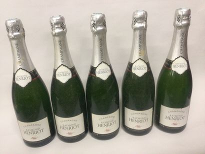 null 
5 Bouteilles Champagne brut Raymond HENRIOT, 

