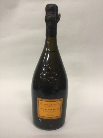 null 
Une Bouteille de Champagne VEUVE CLIQUOT PONSARDIN- LA GRANDE DAME - 1990 (legerement...