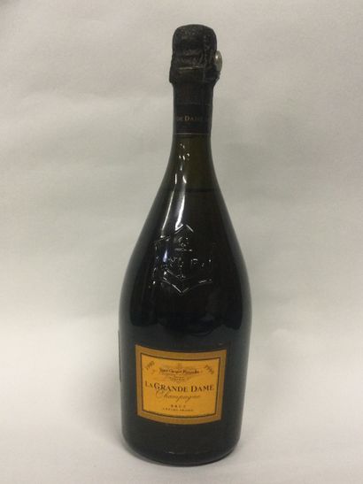 null 
Une Bouteille de Champagne VEUVE CLIQUOT PONSARDIN- LA GRANDE DAME - 1990 (légerement...