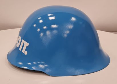 null TIS (Artist XXth/XIXth), Collection "PEACE OF ART", helmet "NIKE", reconditioned...