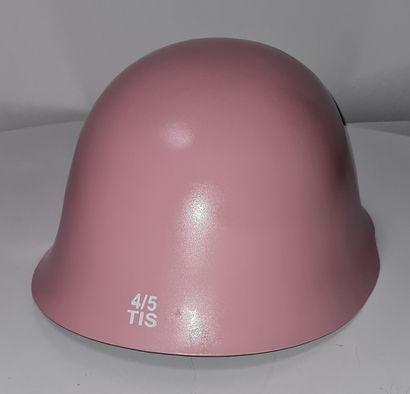null TIS (Artist XXth/XIXth), Collection "PEACE OF ART", helmet "BARBI", reconditioned...