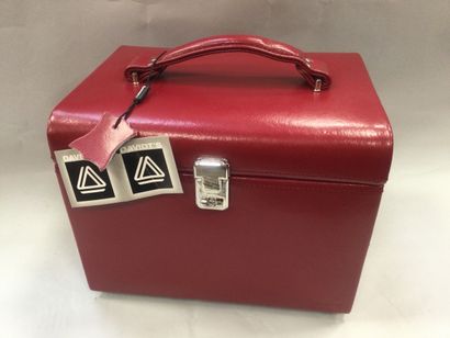 null Davidt's, boîte à bijoux en cuir rouge, 19 x 24 x 19 cm