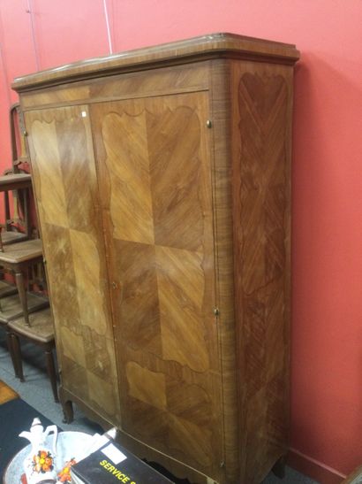 null Armoire en bois et marqueterie de bois de rose, Dim. 192 x 122 x 45 cm (petits...