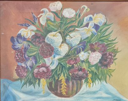 null LASSEZ (XXème), Bouquet de fleur dans un vase, HST, SBD et daté 1946, Dim. 39...
