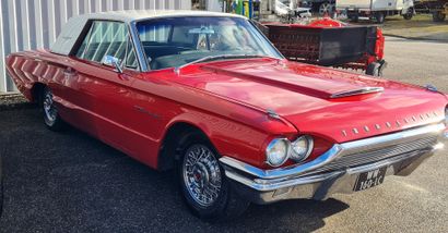 null Ford ThunderBird coupé 1964. Elle est équipée d'une suspension souple qui permettait...