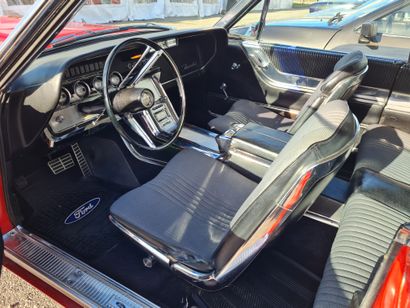 null Ford ThunderBird coupé 1964. Elle est équipée d'une suspension souple qui permettait...