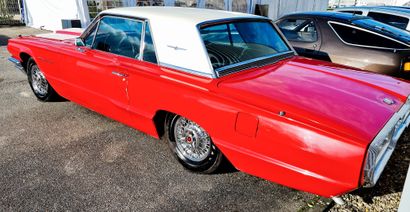 null Ford ThunderBird coupé 1964. Elle est équipée d'une suspension souple qui permettait...