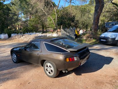 null PORSCHE 928, 1978, Produite entre 1978 et 1995 par le constructeur allemand,...