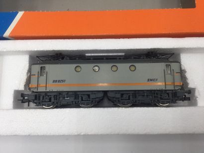 null ROCO, échelle HO, Locomotive SNCF modèle BB8Z51, référence 43460, en boîte ...