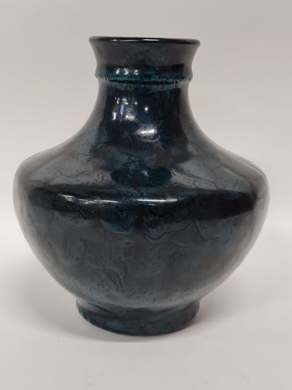 Emile DECOEUR (1876-1953), Vase de forme...