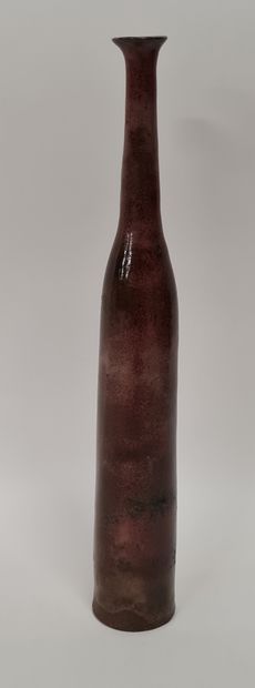 null Jacky COVILLE (né en 1936), Vase flûte en grès vernissée dans les tons ocres,...