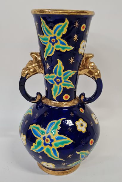 null LONGWY, Vase de forme chinoise, anses à têtes de dragon, décor floral d'Azur,...